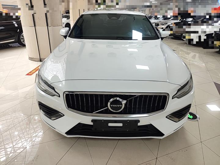 S60 2025 B4 Luxury photo 2