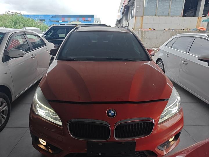2 Series Wagon 2016 218i Leading photo 2