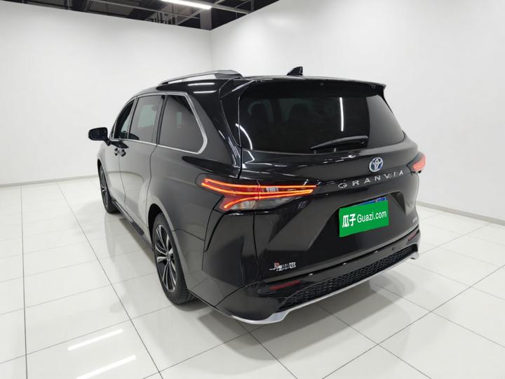 Granvia 2022 2.5L Hybrid Flagship photo 4