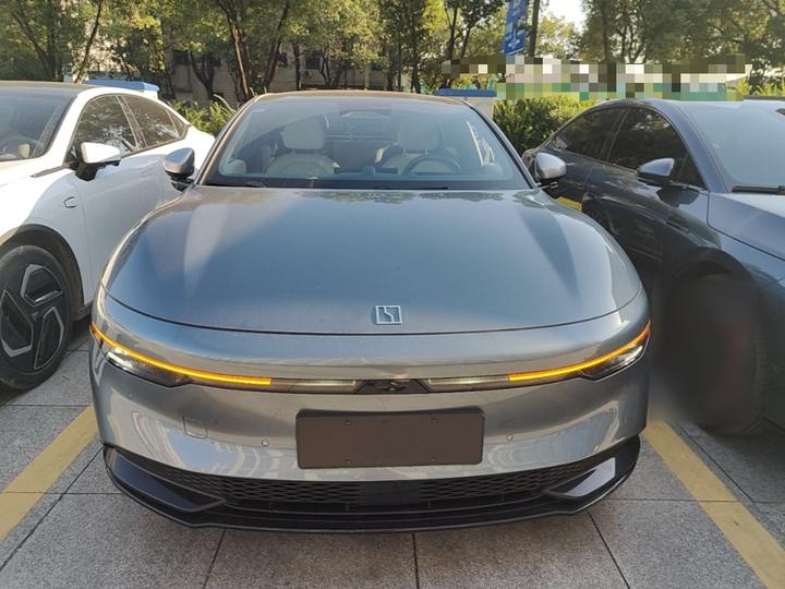 007 2024 RWD 75kWh photo 2