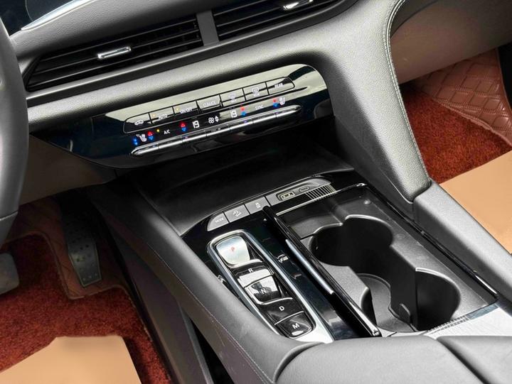 2022 652T AWD Exclusive Flagship 6-Seater photo 6