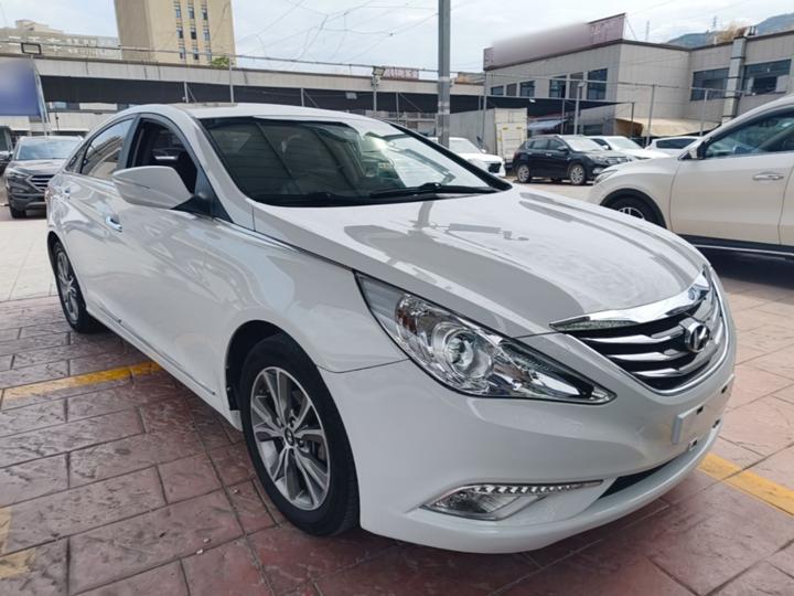 Sonata 2015 Classic 2.0L AT Luxury photo 3