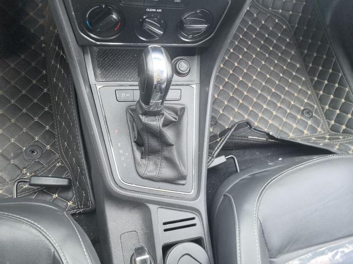 2015 1.6L AT Comfort photo 6