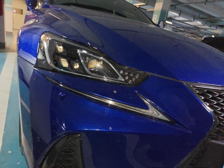 IS 2017 300 F SPORT photo 7