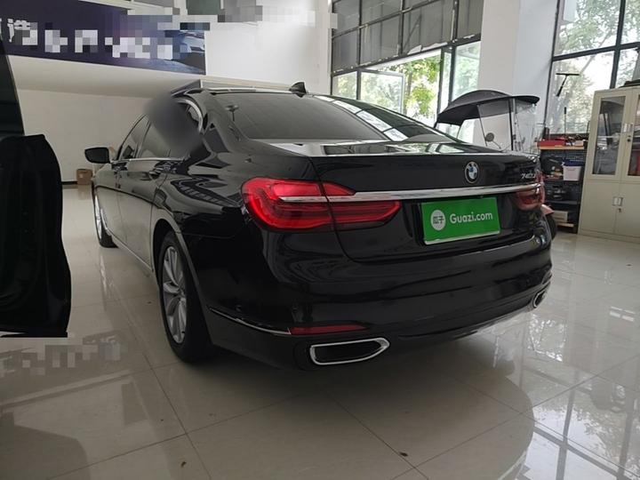 7 Series 2017 730Li Leading photo 4