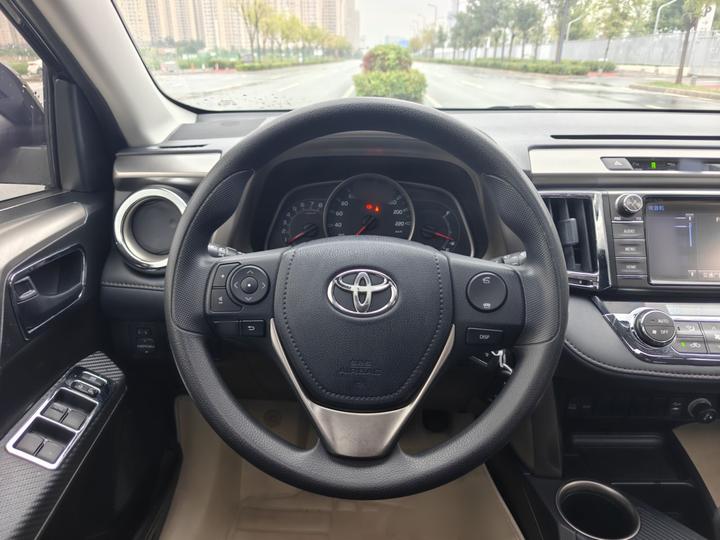 RAV4 2015 2.0L CVT RWD photo 3