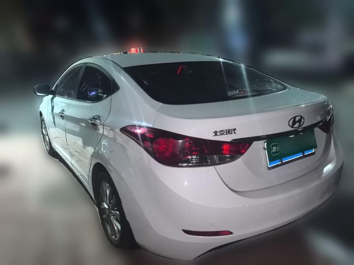 Elantra 2016 1.6L MT Premium photo 5