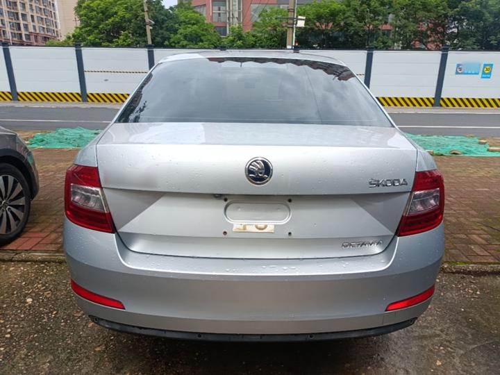 Octavia 2016 1.6L AT photo 3