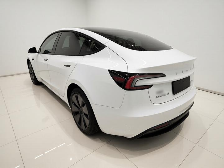 Model 3 2023 RWD photo 4