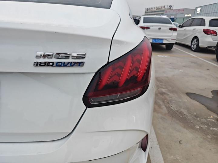 MG5 2023 180DVVT CVT Luxury photo 7