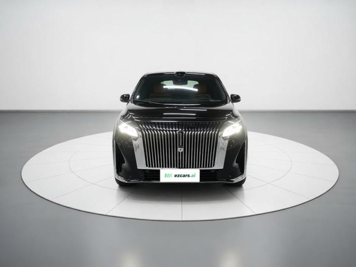 2025 AWD 8 photo 2