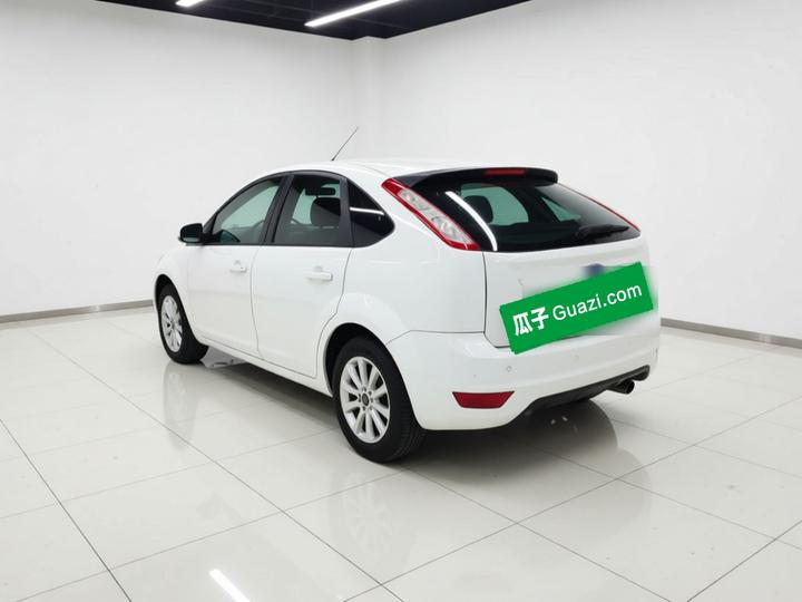 Focus 2013 Hatchback Classic 1.8L MT photo 4