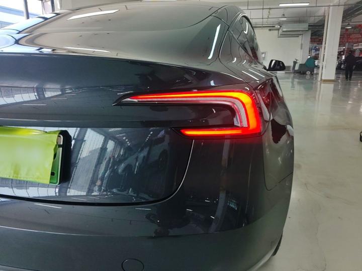 Model 3 2023 RWD photo 7