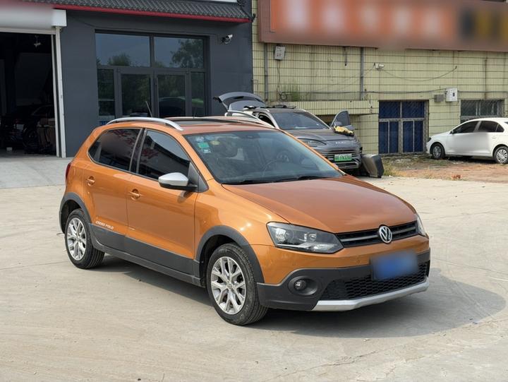 2014 1.6L Cross Polo AT photo 3