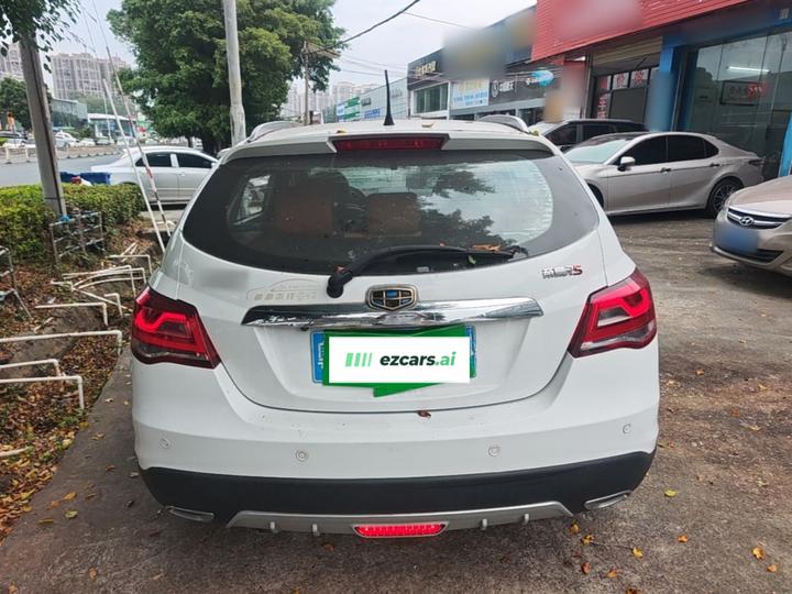 Emgrand 2016 Hatchback RS 1.5L CVT photo 5