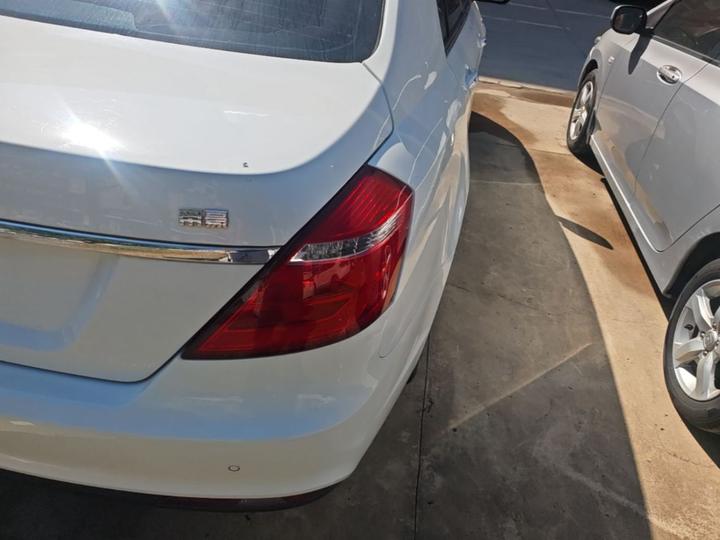 Emgrand 2017 Sedan 1.5L CVT photo 7