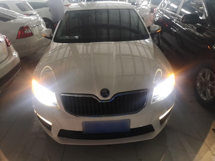 Octavia 2017 Classic 1.6L AT Standard photo 2