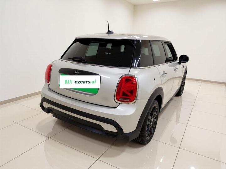 2023 1.5T ONE 5-Door photo 4
