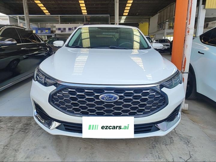 Escort 2021 1.5L AT Platinum photo 2