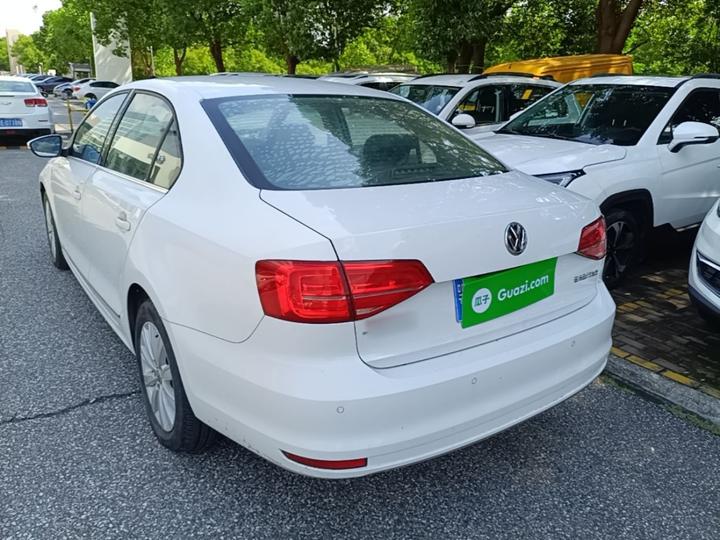 Sagitar 2015 1.6L AT Comfort photo 4