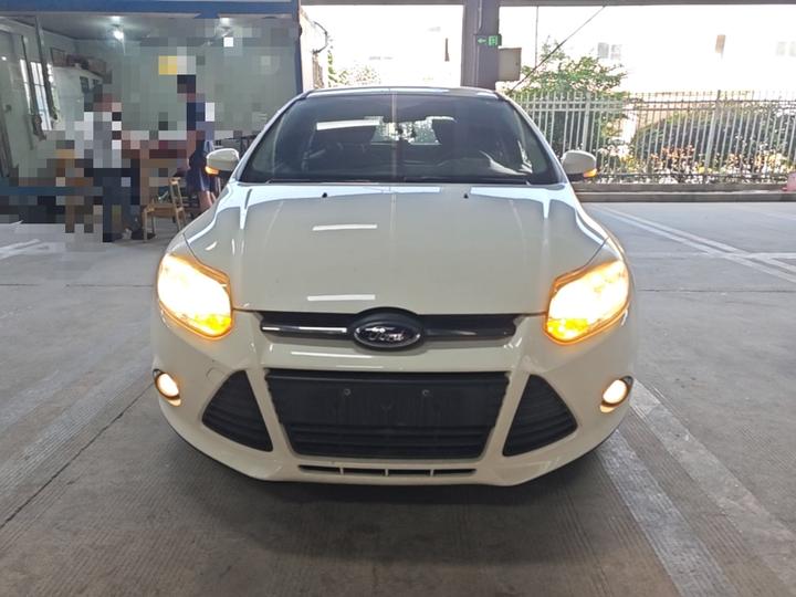 Focus 2012 Hatchback 1.6L AT Comfort photo 2