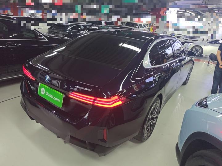i5 2025 eDrive 35L M Sport Package photo 4