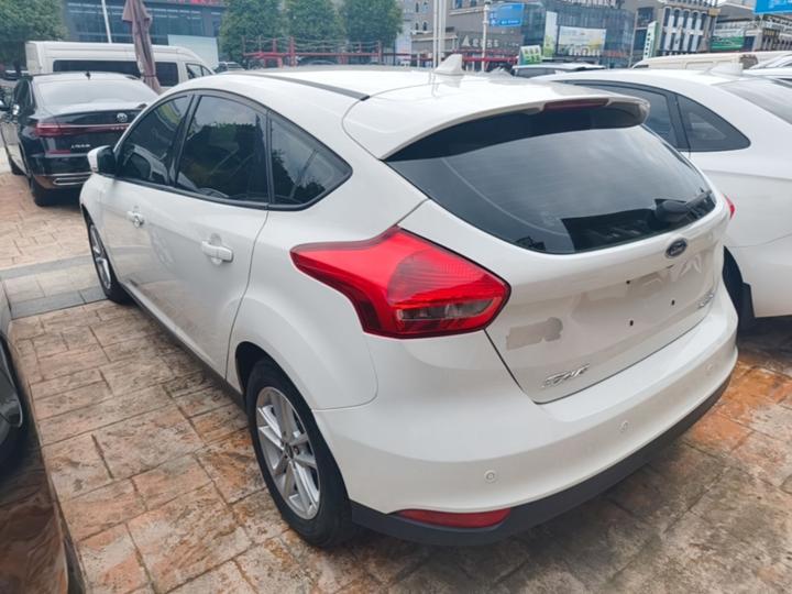 Focus 2018 Hatchback Classic 1.6L AT Fashion photo 4