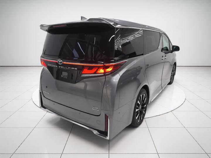 2024 Crown Hybrid 2.5L Supreme Executive photo 4