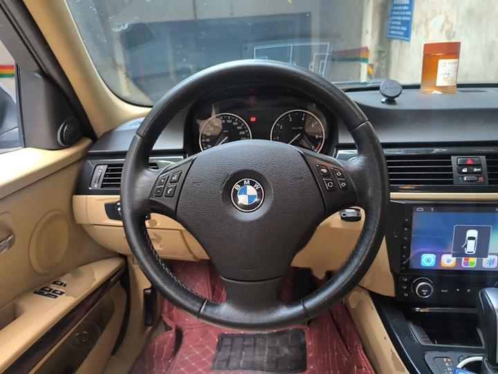 3 Series 2012 318i Leading photo 3