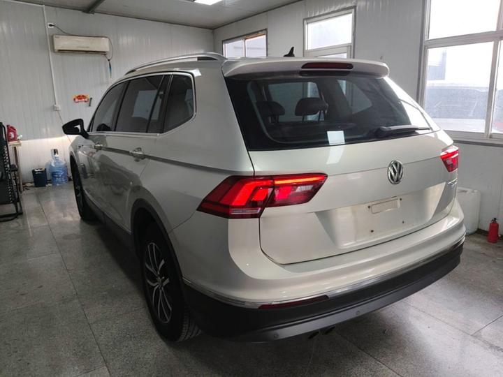 Tiguan L 2017 330TSI AT RWD Luxury photo 4