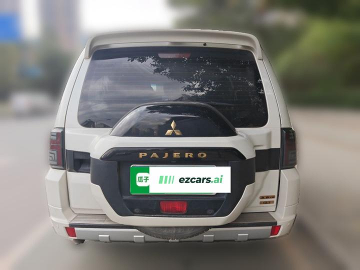 Pajero Parallel Import V97 3.8L 5-Door GLS photo 5
