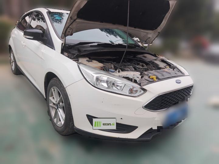 Focus 2018 Hatchback Classic 1.6L MT Fashion photo 3