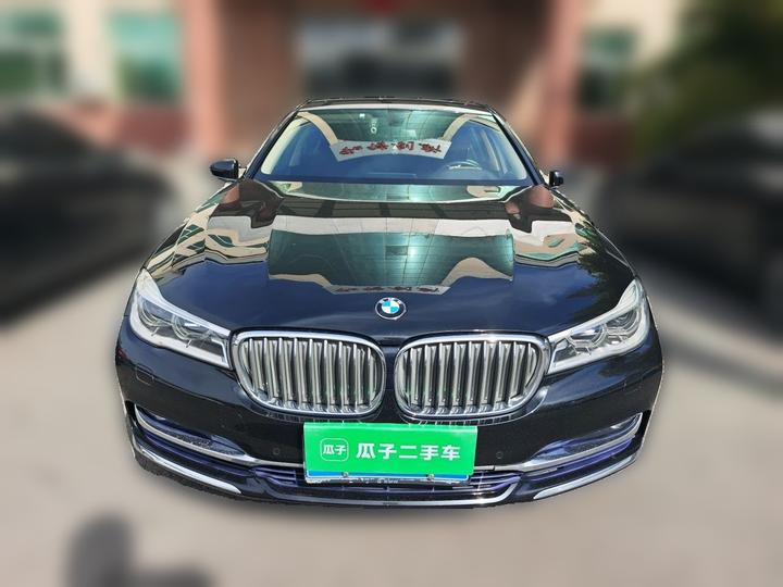 7 Series 2017 740Li Leading photo 2