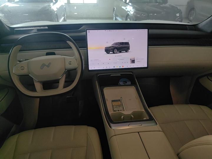 L90 2025 Ultra 6-Seater 60 photo 5