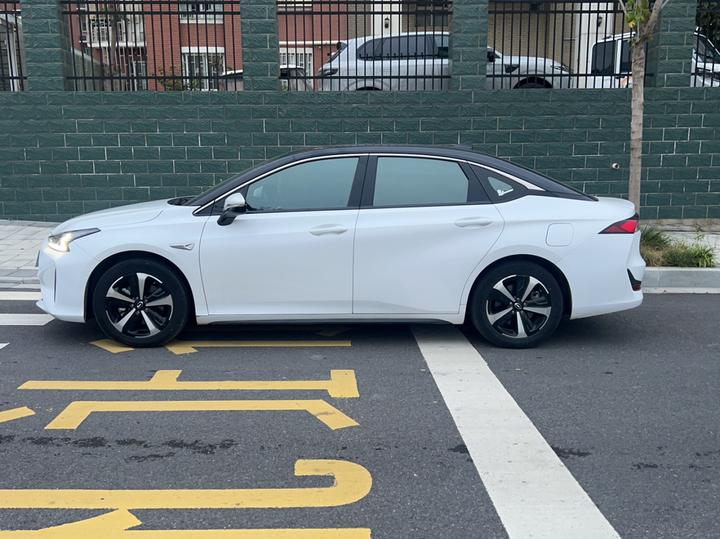 GAC Toyota iA5 2019 Luxury photo 4
