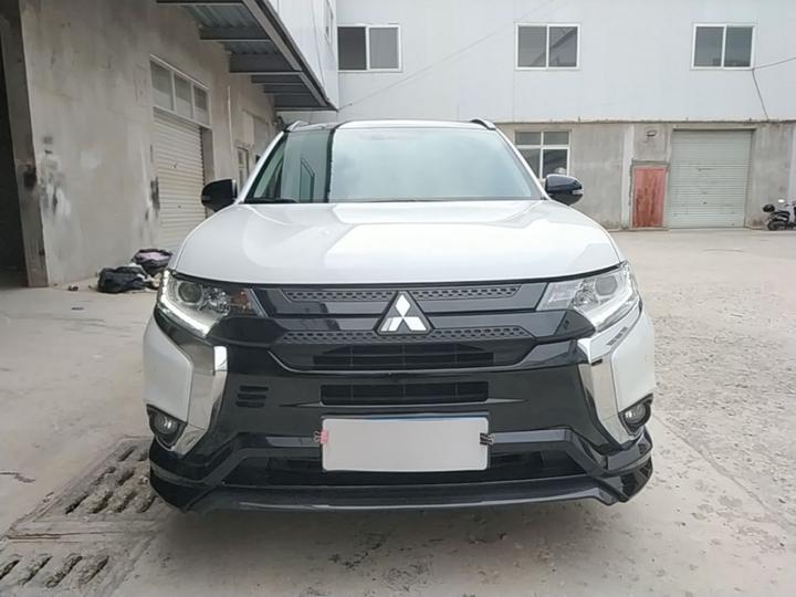 Outlander 2021 2.0L RWD 5-Seater photo 2