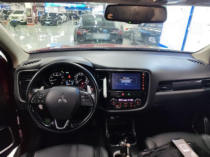 Outlander 2016 2.4L AWD Luxury 7-Seater photo 5