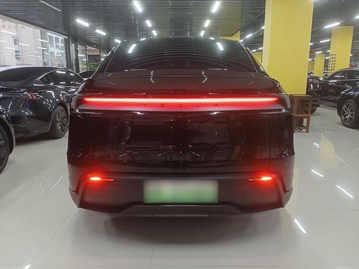 Model Y L 2025 Long Range AWD photo 5