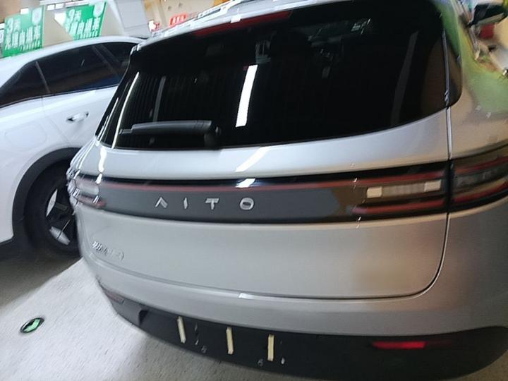 HIMA AITO M5 2022 EREV AWD photo 5