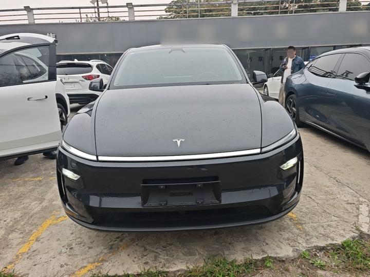 Model Y 2025 RWD photo 2