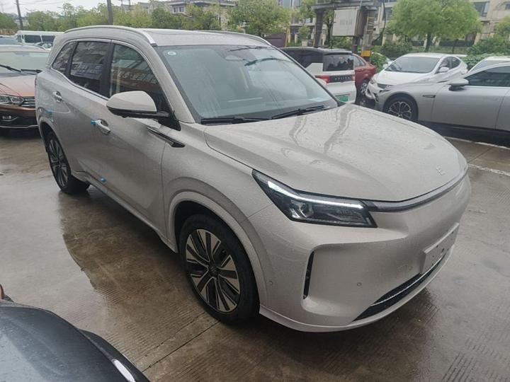 Bluelectric E5 PLUS 2026 Standard Range AWD Performance Ultra photo 3