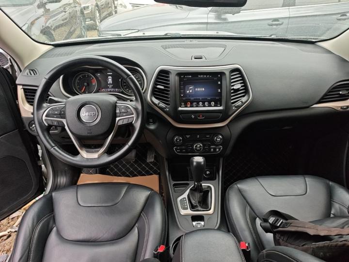 Cherokee 2016 2.0L photo 2