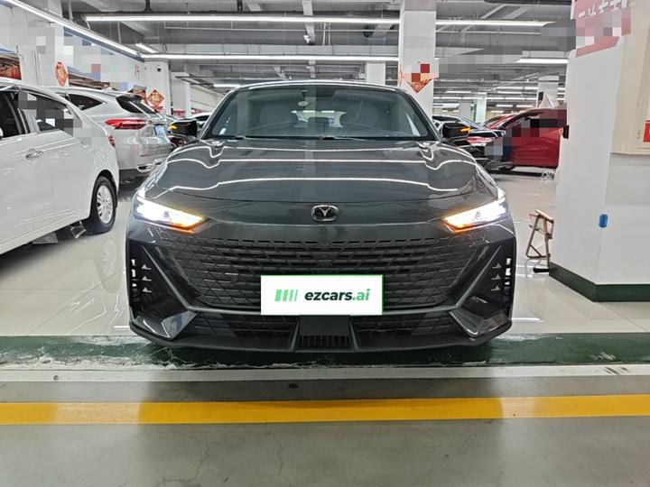 UNI-V 2022 1.5T Premium photo 2