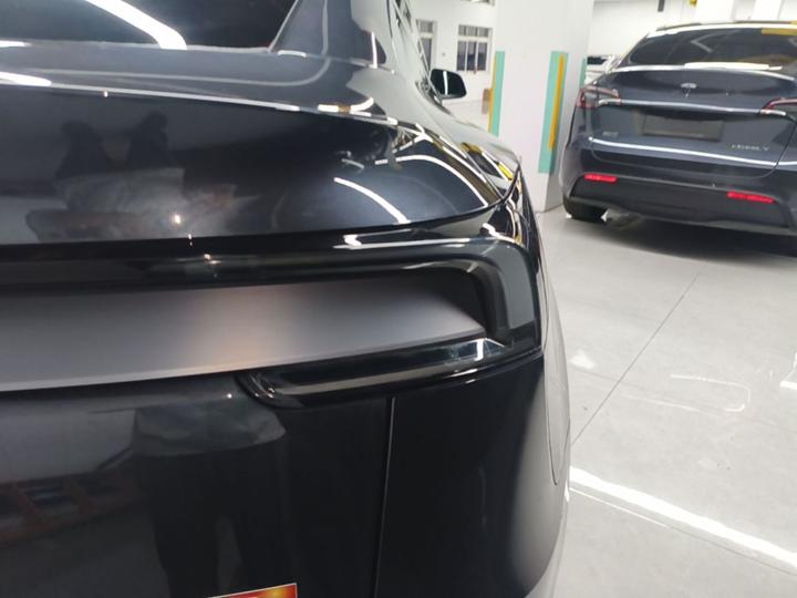 Model Y 2025 RWD Launch Edition photo 7