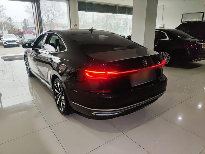 Passat 2023 380TSI Luxury photo 4