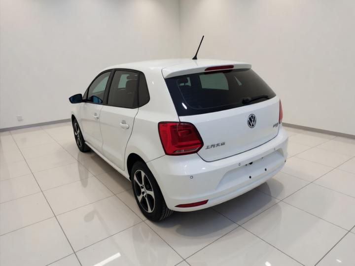 Polo 2016 1.6L AT Comfort photo 4