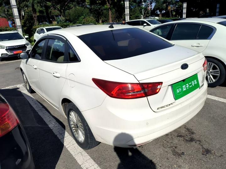 Escort 2017 Facelift 1.5L AT Comfort photo 4
