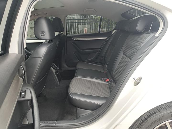 Octavia 2018 1.6L AT Luxury photo 4