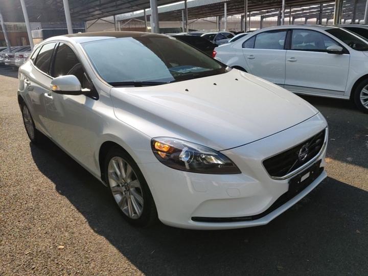 V40 2015 1.6T photo 3