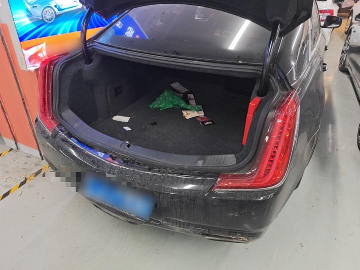 XTS 2018 28T Tech photo 3
